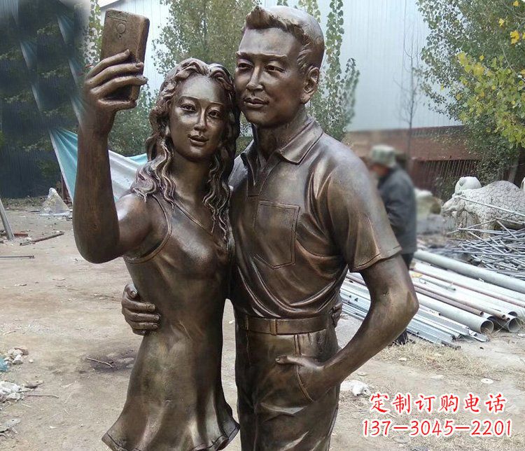 辽阳广场铜雕拍照情侣人物雕塑