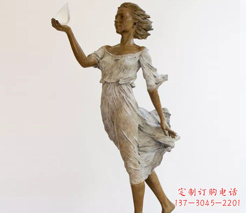 辽阳广场铜雕西方美女玩耍人物雕塑