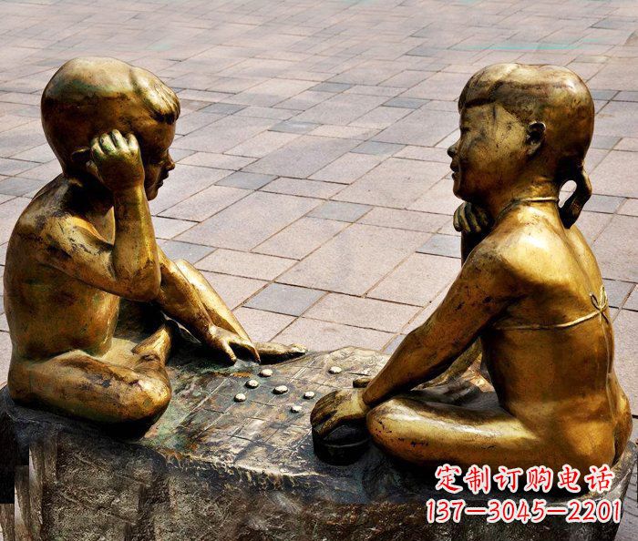 辽阳广场下围棋的小孩小品铜雕