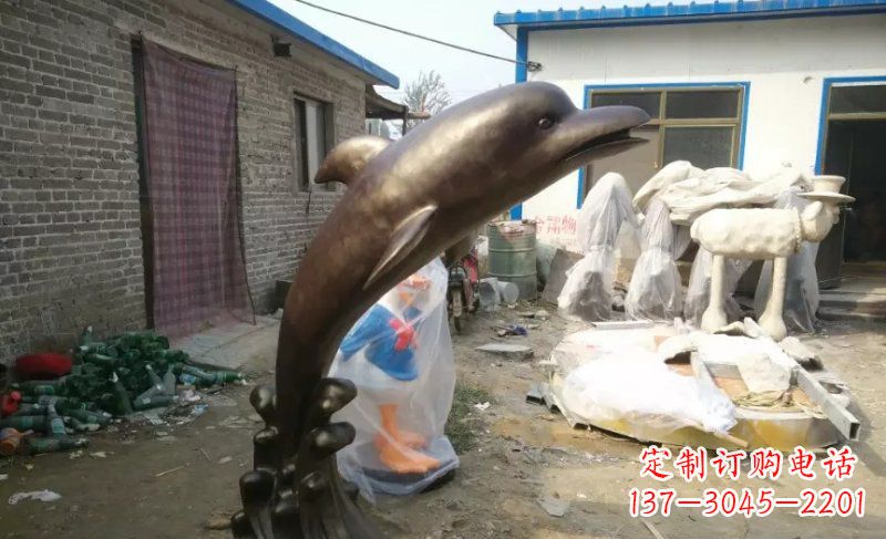 辽阳海豚动物铜雕