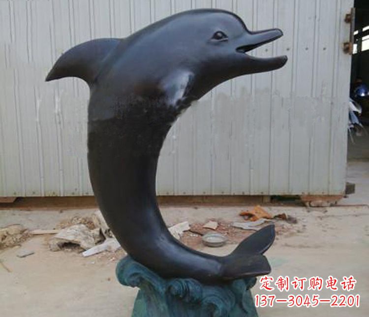 辽阳一群海豚成就美丽的海洋动物喷泉铜雕塑