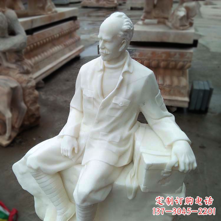 辽阳经典白求恩坐姿雕塑