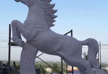 辽阳深受历史文化启发的铸铁祥云马雕是中领雕塑…
