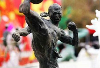 辽阳足球雕塑：展现无限自由
