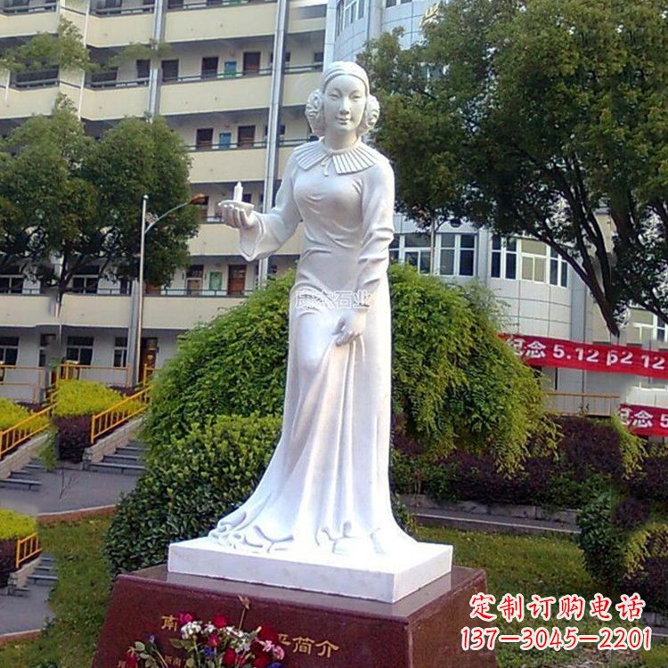 辽阳纪念南丁格尔的纯白玉雕塑
