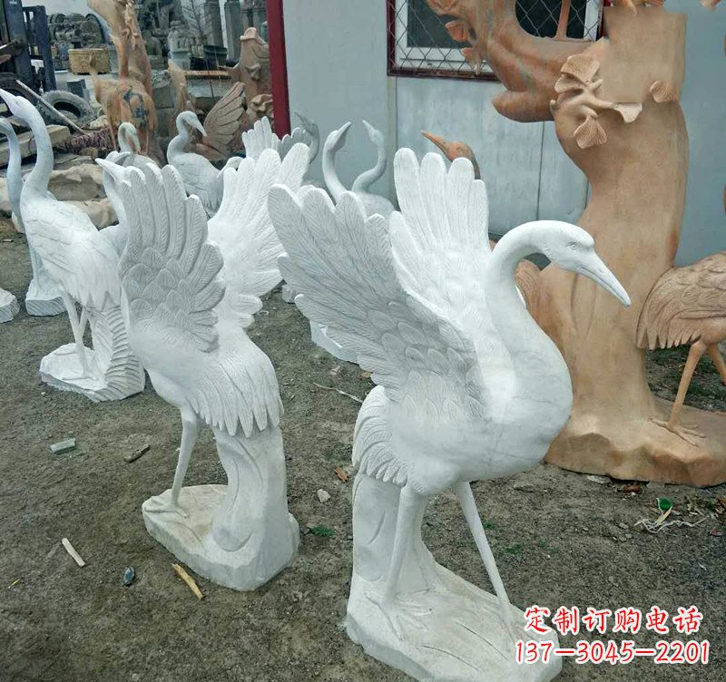 辽阳装点家园的仙鹤石雕