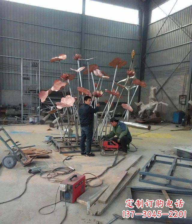 辽阳荷花荷叶铜雕,营造梦幻氛围