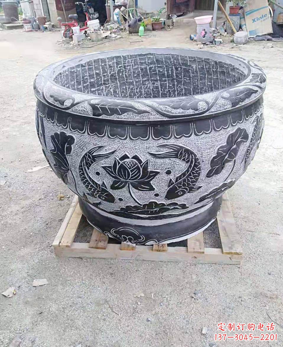 辽阳精美鲤鱼雕塑,一颗荷花必不可少