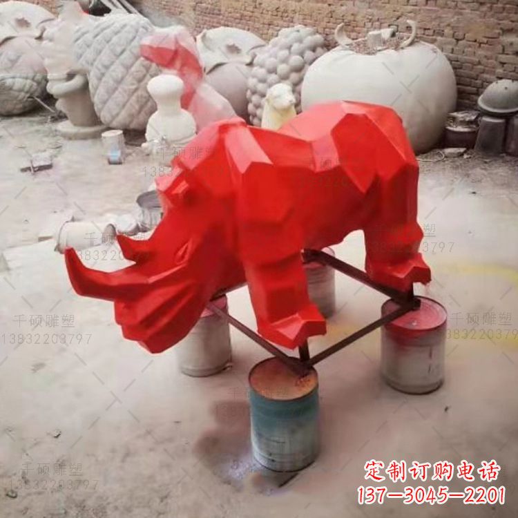 辽阳红色几何切面抽象犀牛雕塑