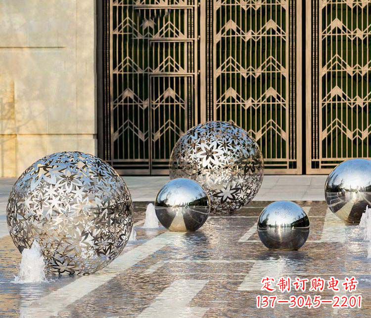 辽阳欣赏自然的美:不锈钢花形镂空球喷泉雕塑