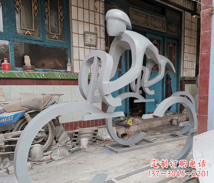 辽阳户外不锈钢骑自行车人物雕塑