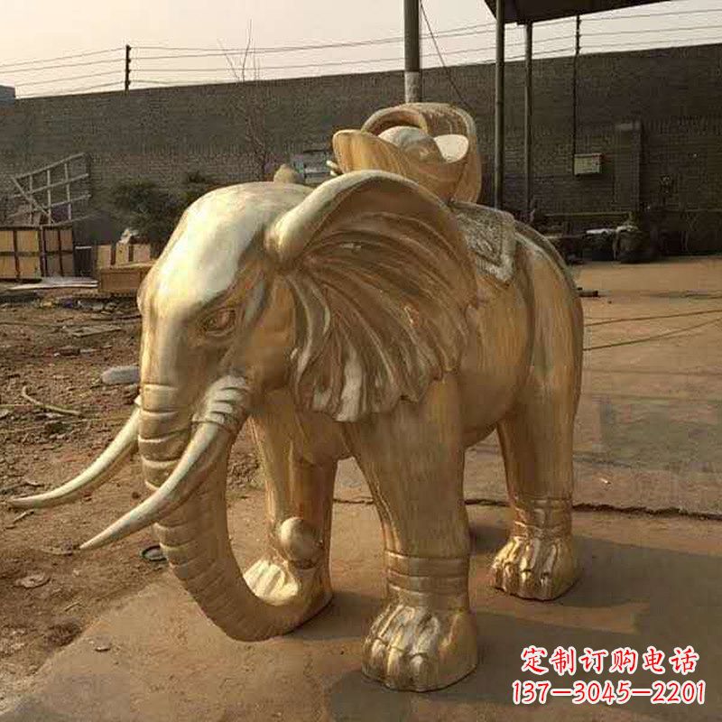 辽阳为人民带来精美的黄铜大象雕塑