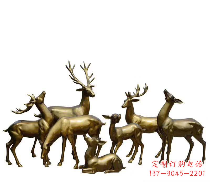 辽阳精致精美,欣赏黄铜色鹿群雕塑