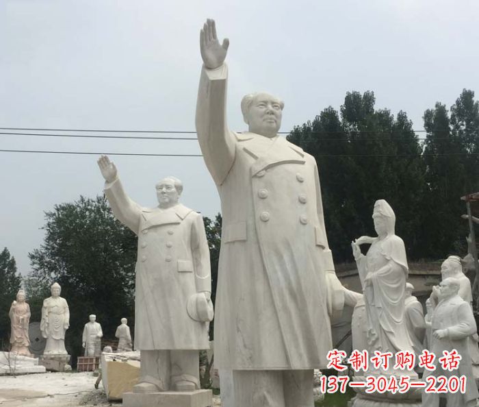 辽阳挥手的毛主席校园伟人石雕