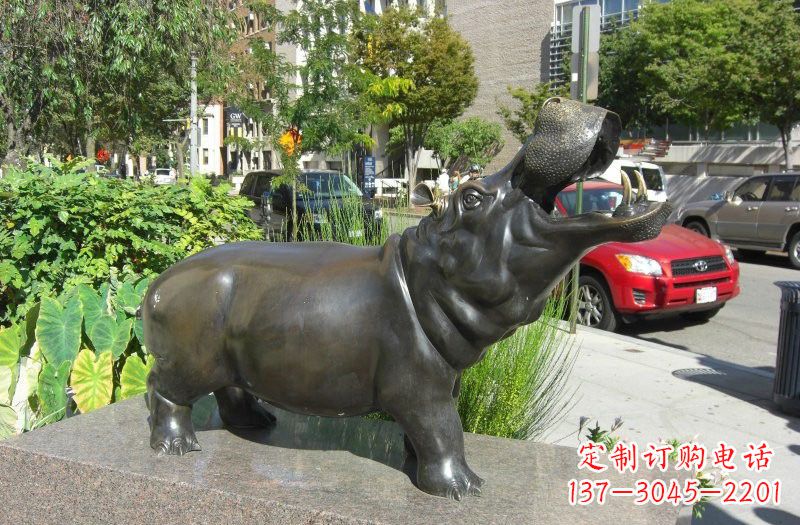 辽阳街边河马铜雕