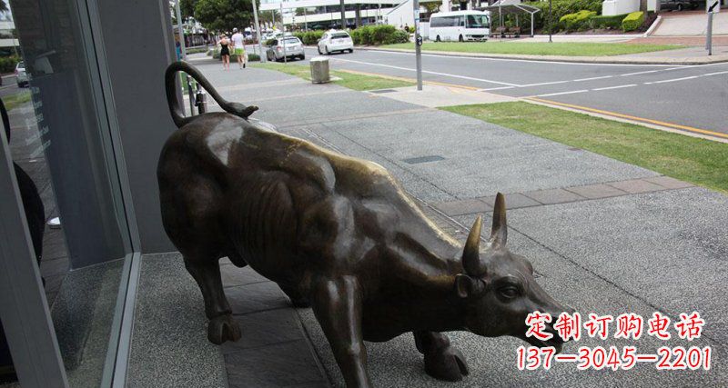 辽阳街边牛动物铜雕