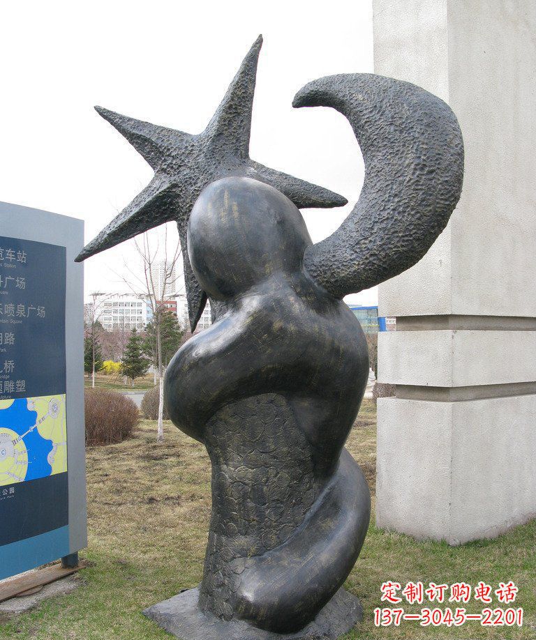 辽阳街边星星月亮景观铜雕是由中国领雕塑定制的…