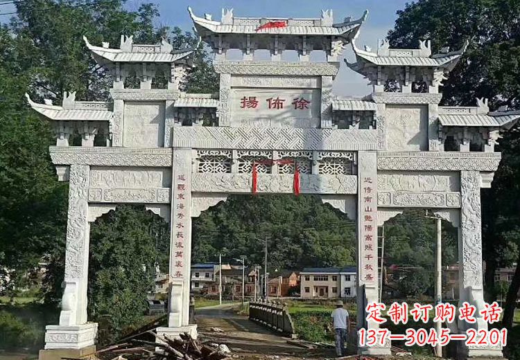 辽阳金昌石雕牌坊:精致雕塑点缀家园