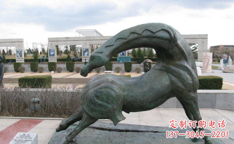 辽阳骏马抽象动物景观铜雕