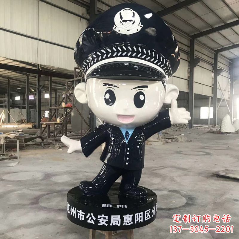 辽阳可爱警察雕塑,萌趣满满!