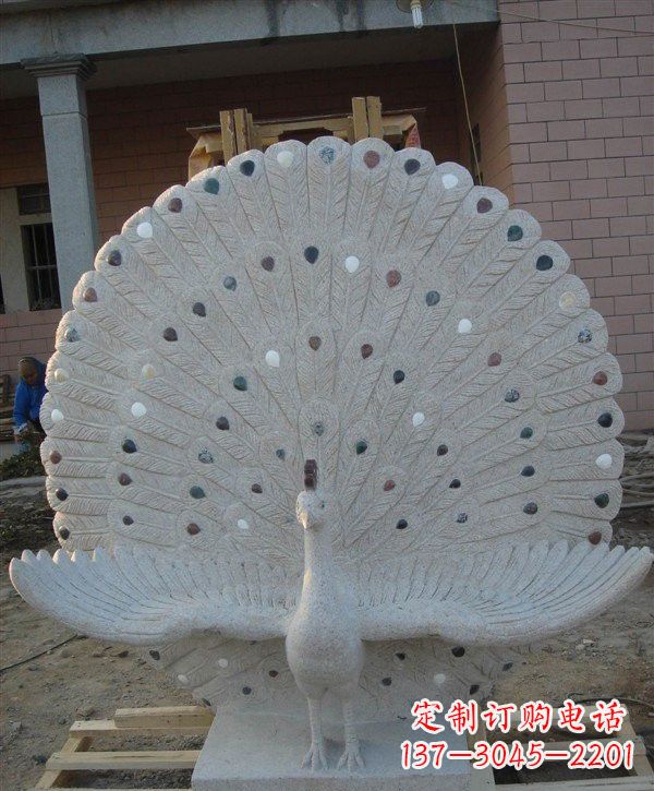 辽阳精美雕塑,定制孔雀开屏石雕