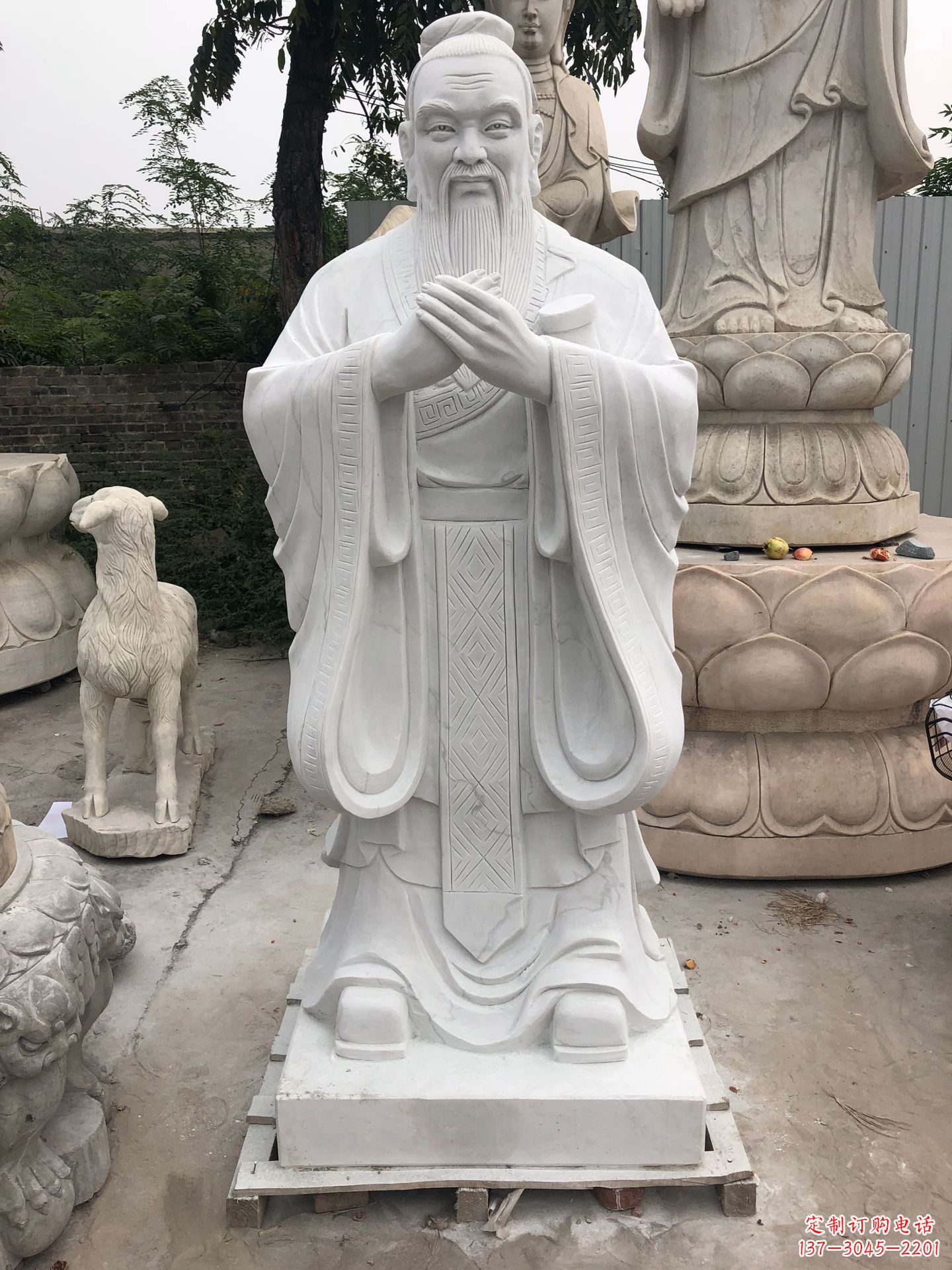 辽阳孔子人物铜雕塑
