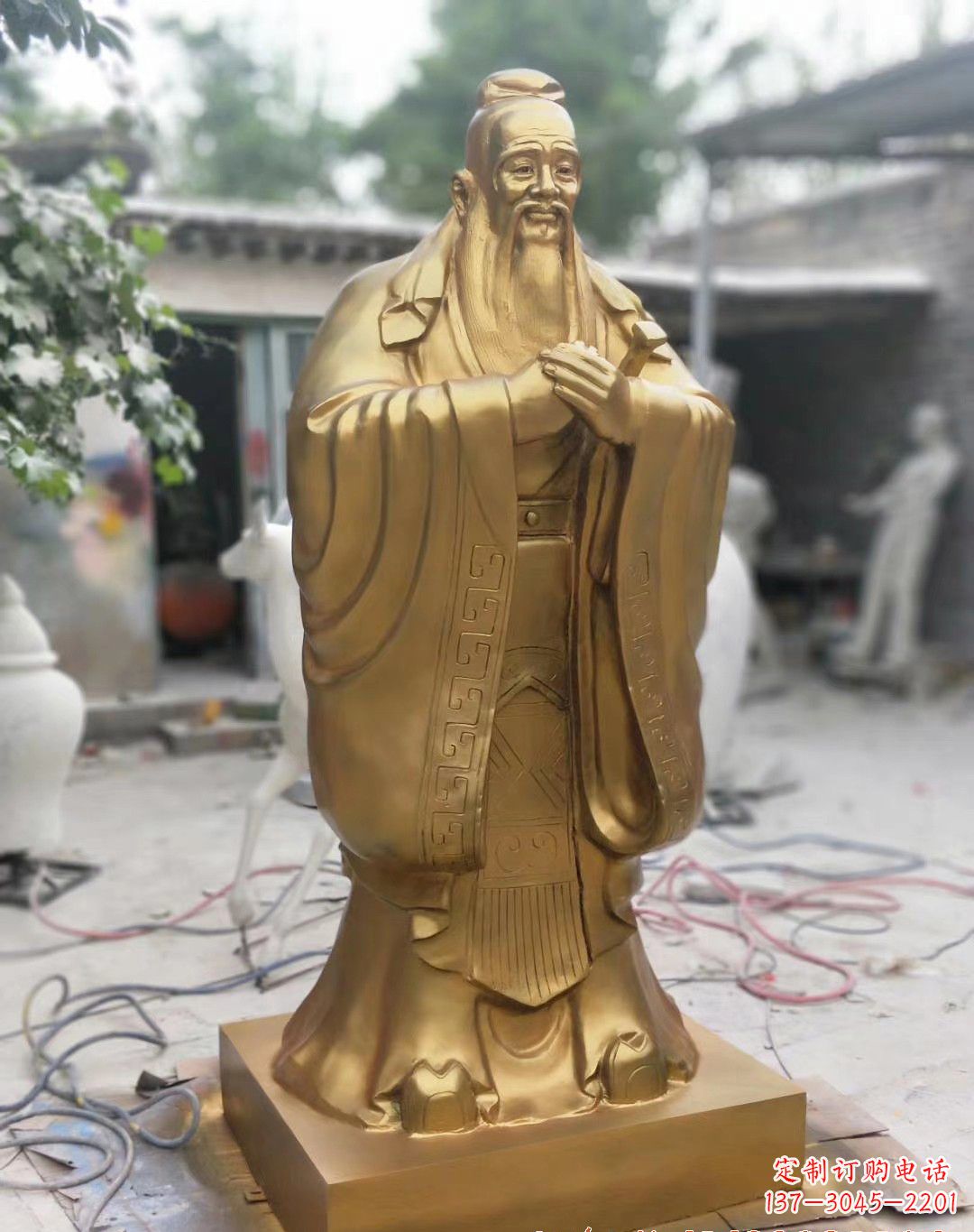 辽阳高雅典雅的孔子铜雕像