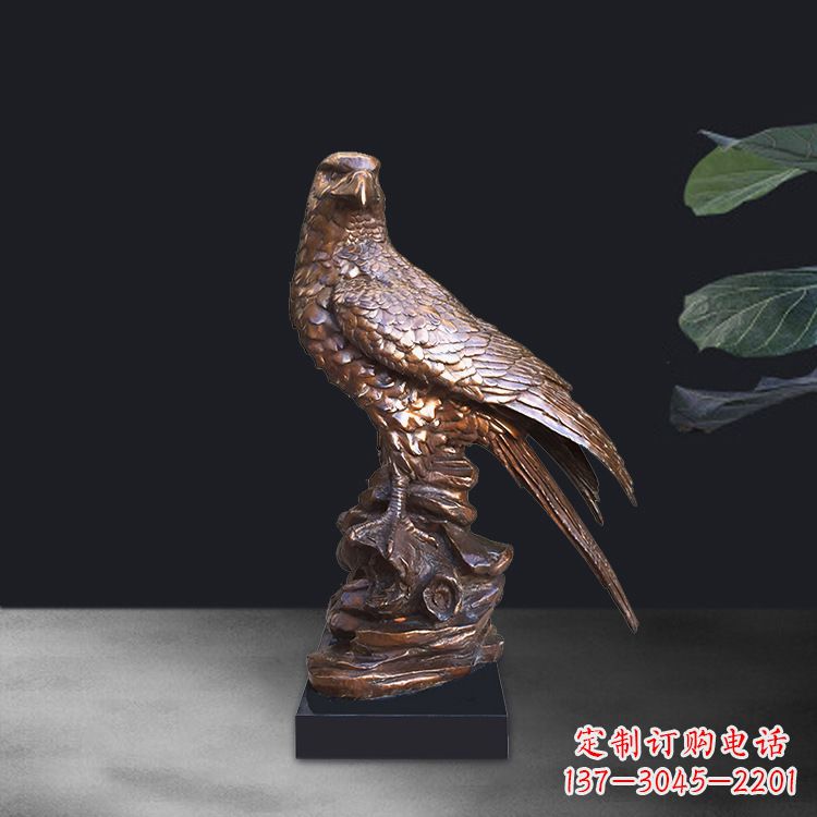 辽阳老鹰雕塑摆件