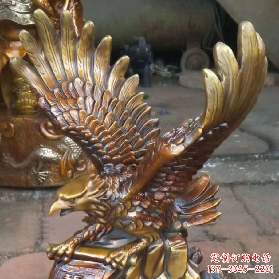 辽阳雕塑精灵:翱翔于天际的老鹰雕塑