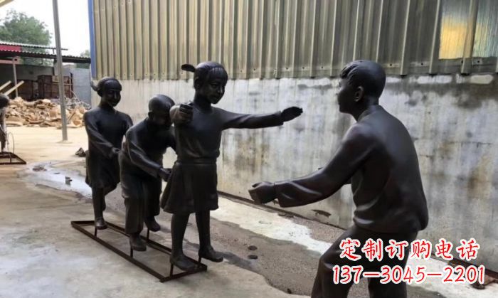 辽阳华中领雕塑出品——老鹰捉小鸡铜雕