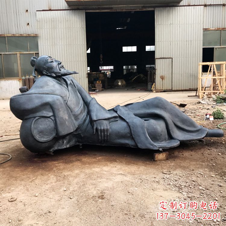 辽阳李白醉卧铜雕塑,抒写出豪迈之气