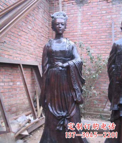 辽阳汹涌波澜中的李清照雕塑