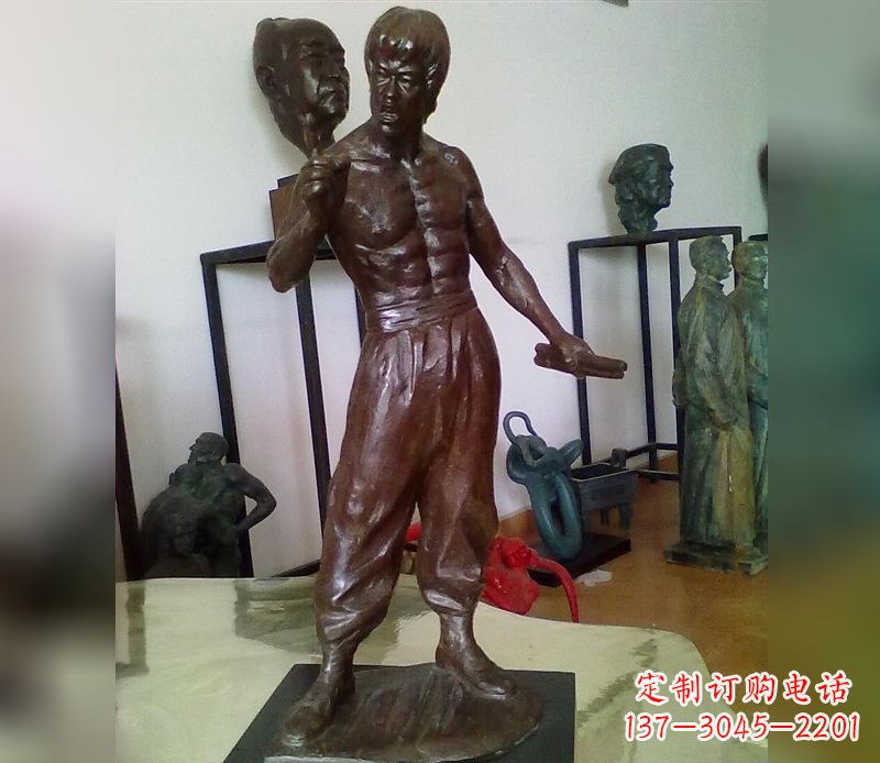 辽阳李小龙电影明星铜雕