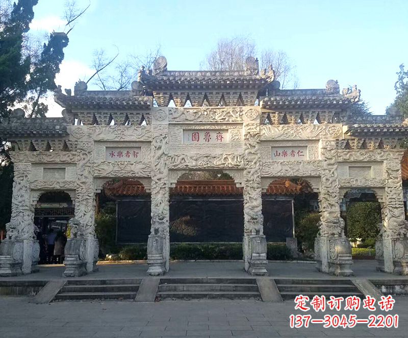 辽阳临沭朱村的石雕牌坊楼
