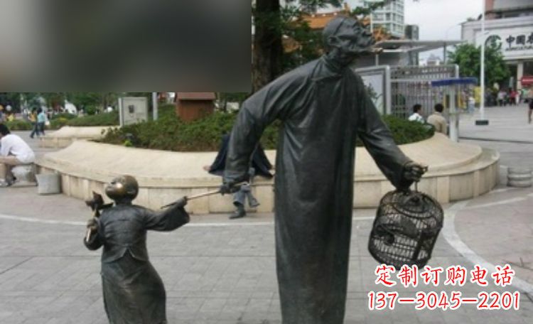 辽阳遛鸟的老人和儿童铜雕