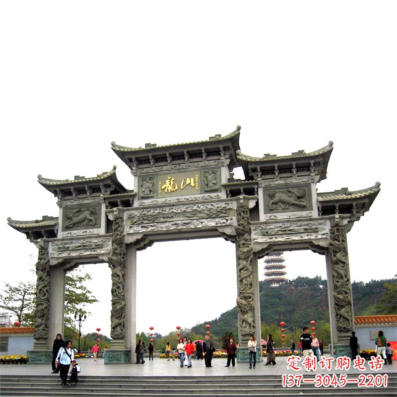 辽阳龙山景区大型石雕牌楼