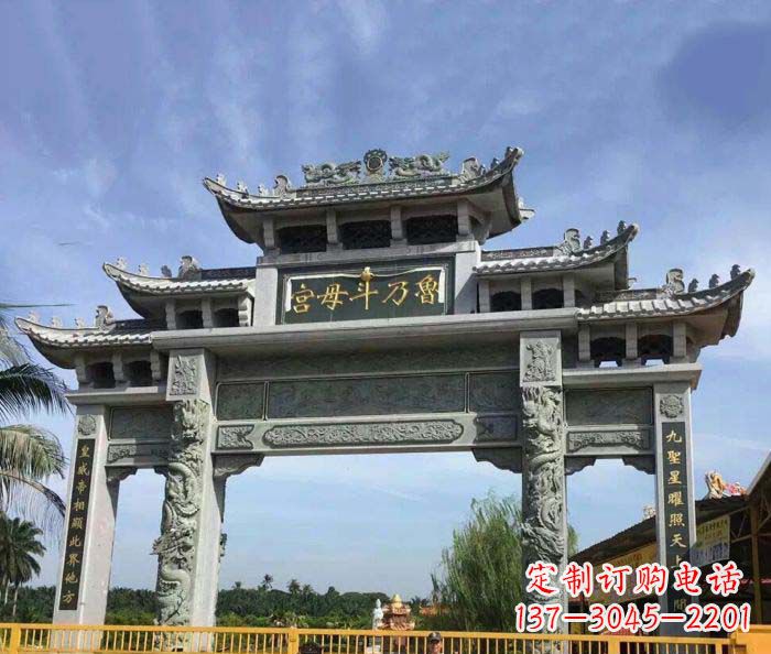 辽阳独具特色的石雕牌坊雕塑