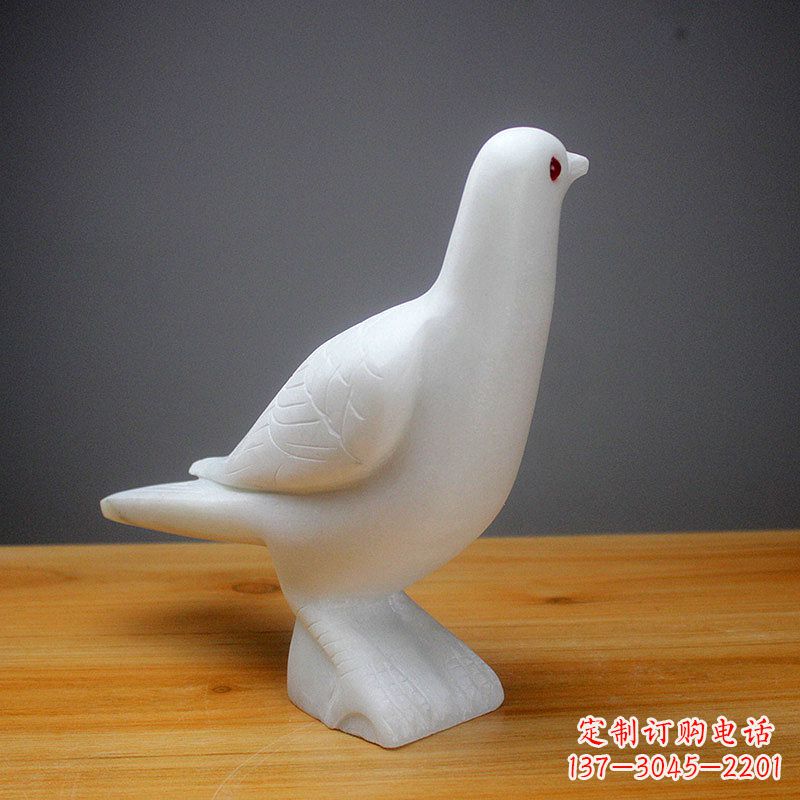 辽阳伦敦和平鸽的雕塑