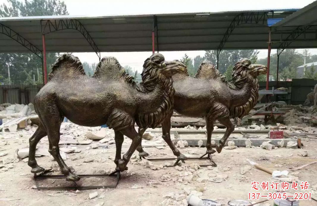 辽阳欣赏大自然的艺术之作——骆驼铜雕