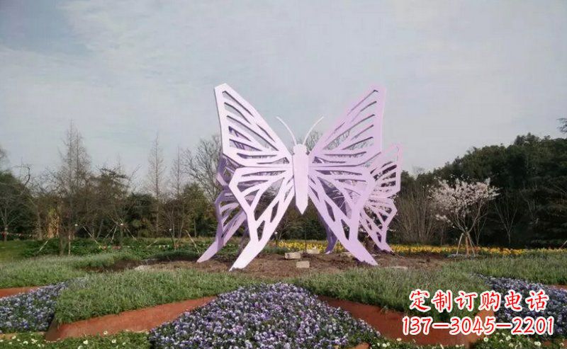 辽阳流动而优雅的蝴蝶雕塑