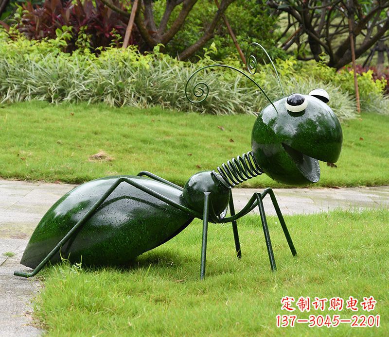辽阳绿色落尾蚂蚁不锈钢摆件雕塑:精致的小动物艺术作品