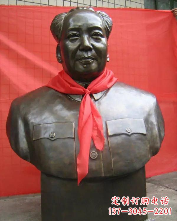 辽阳毛主席铜雕像