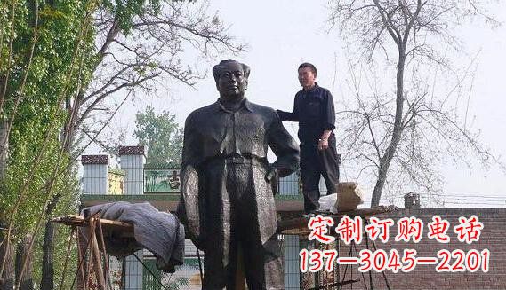 辽阳毛主席伟人主席铜雕