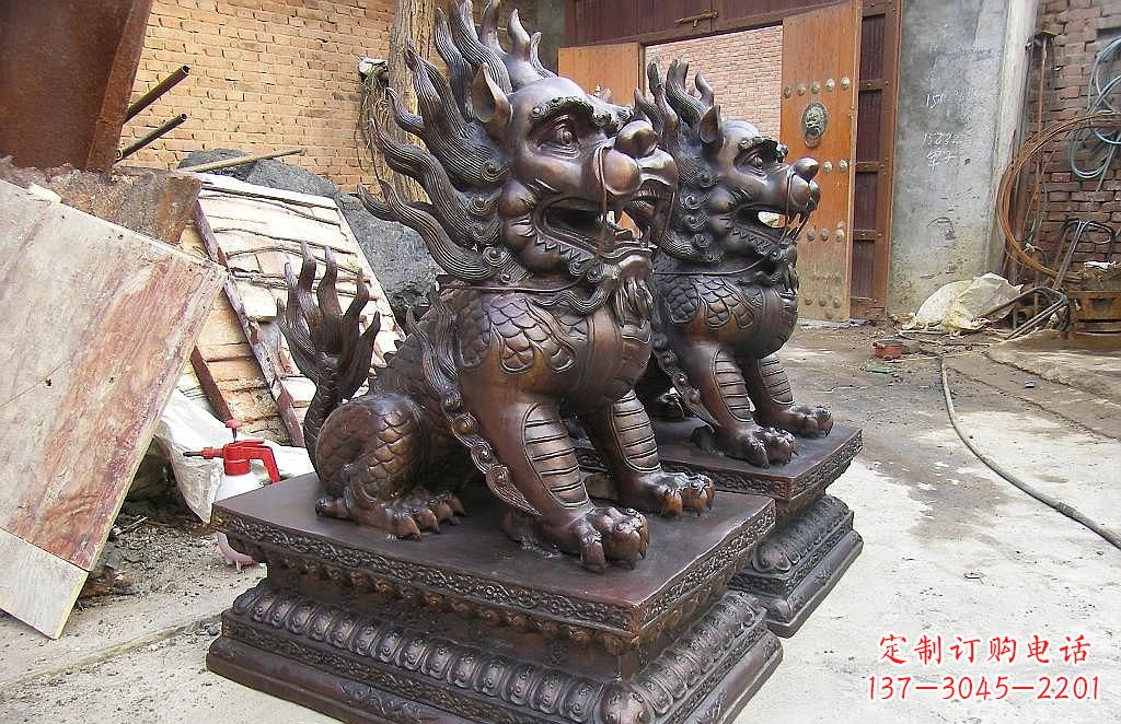 辽阳门口麒麟铜雕