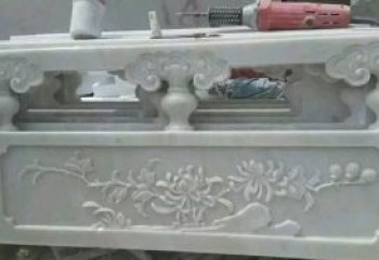 辽阳汉白玉花朵浮雕栏板，精致深具视觉立体感