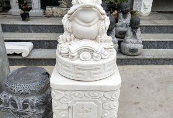 辽阳金蟾立柱石动物雕塑