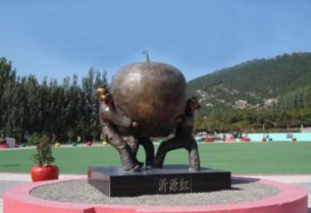 辽阳苹果融入两岁小孩的生活——公园铜雕