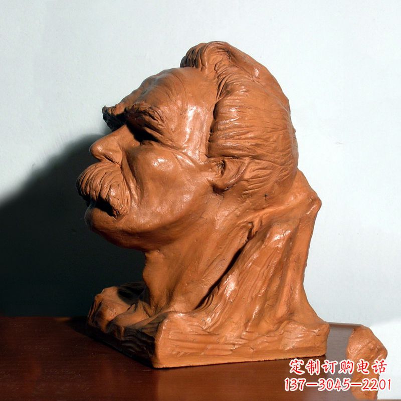 辽阳以尼采为原型的雕塑头像