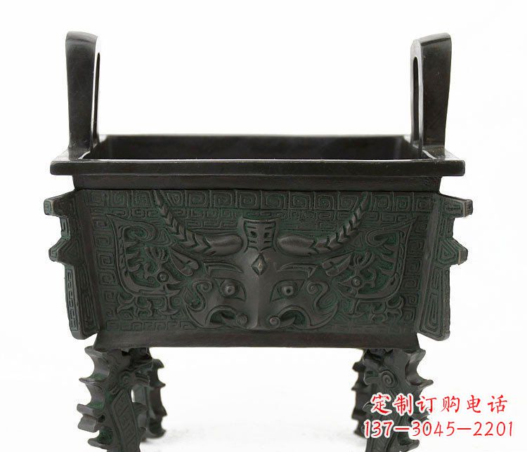辽阳精致的牛头铜鼎铜雕