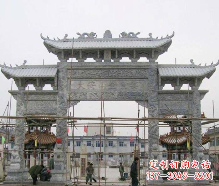 辽阳农村三门牌坊石雕